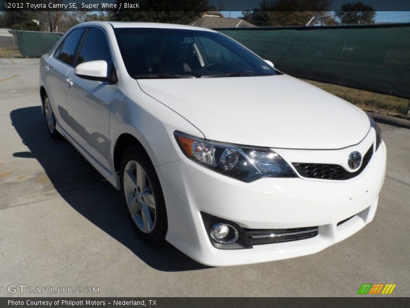 Super White / Black 2012 Toyota Camry SE