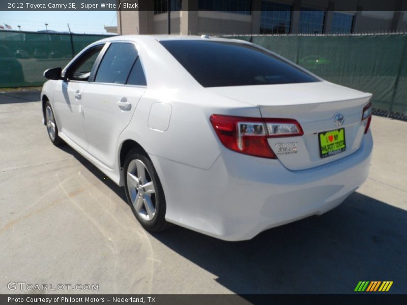 Super White / Black 2012 Toyota Camry SE