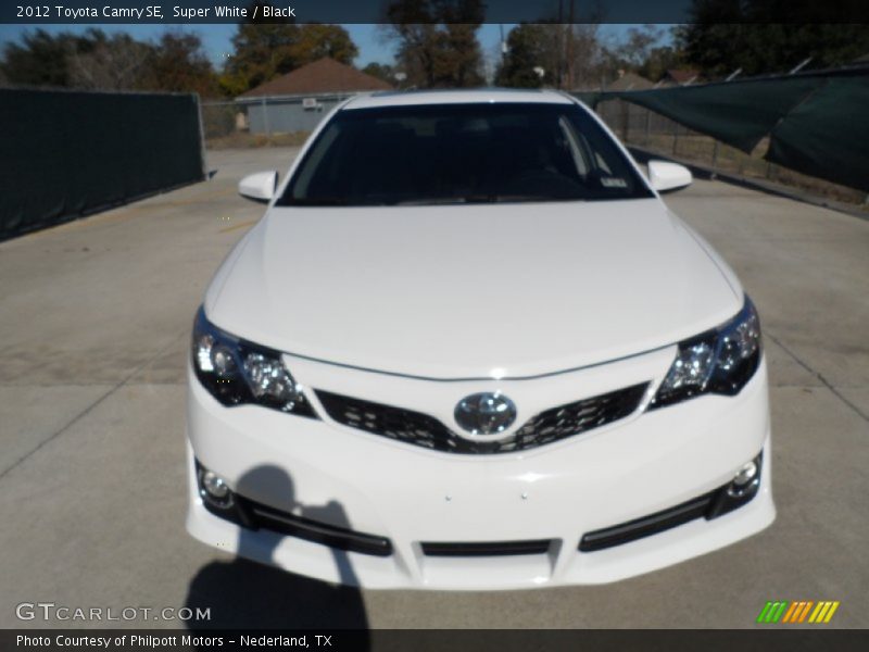 Super White / Black 2012 Toyota Camry SE