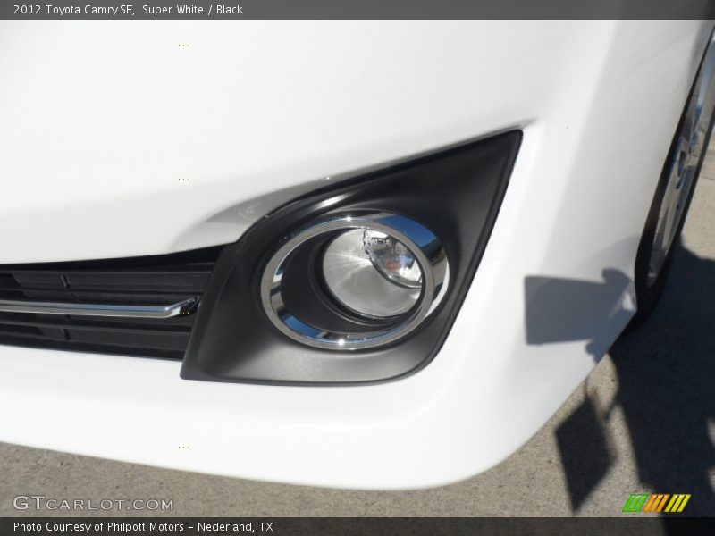 Super White / Black 2012 Toyota Camry SE