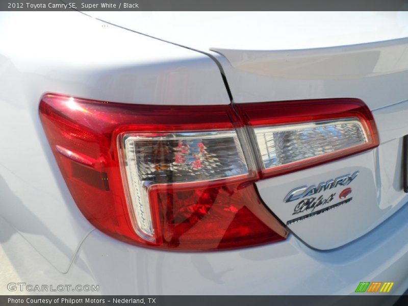 Super White / Black 2012 Toyota Camry SE