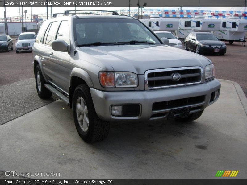 Sierra Silver Metallic / Gray 1999 Nissan Pathfinder LE 4x4