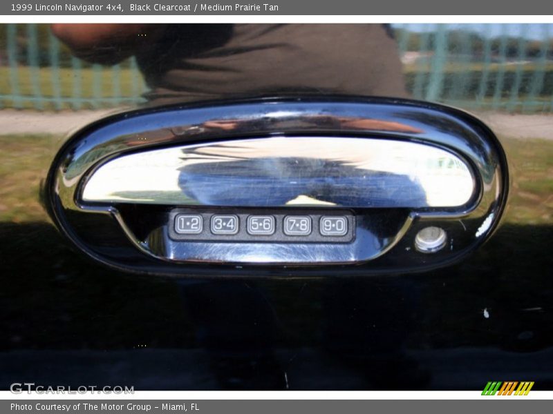 Black Clearcoat / Medium Prairie Tan 1999 Lincoln Navigator 4x4