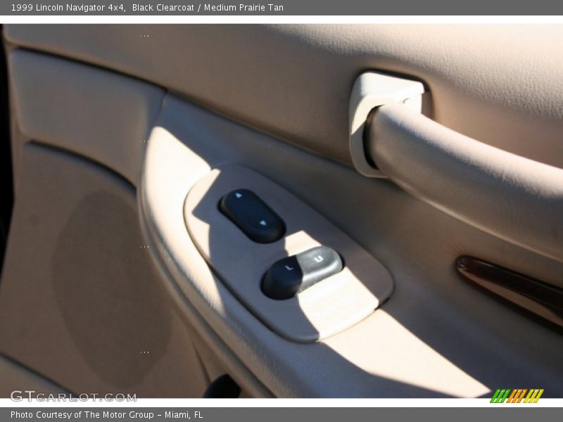 Black Clearcoat / Medium Prairie Tan 1999 Lincoln Navigator 4x4