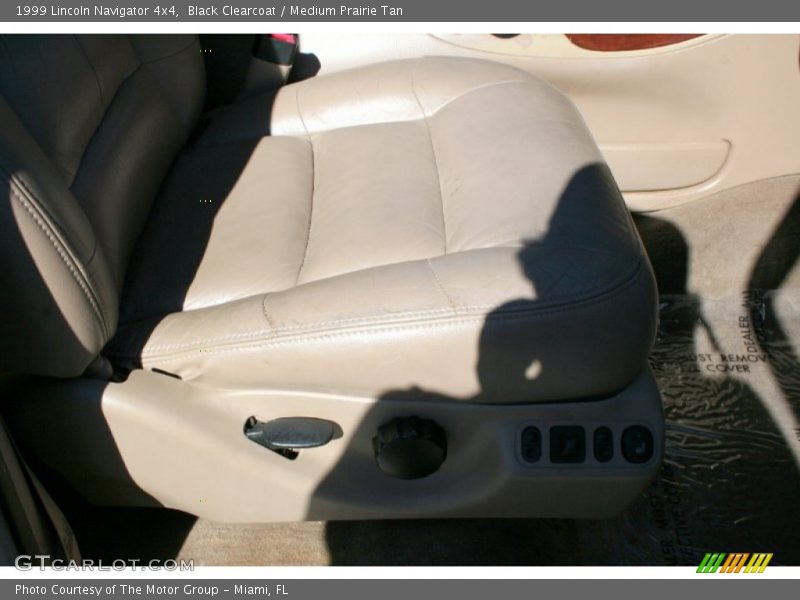 Black Clearcoat / Medium Prairie Tan 1999 Lincoln Navigator 4x4