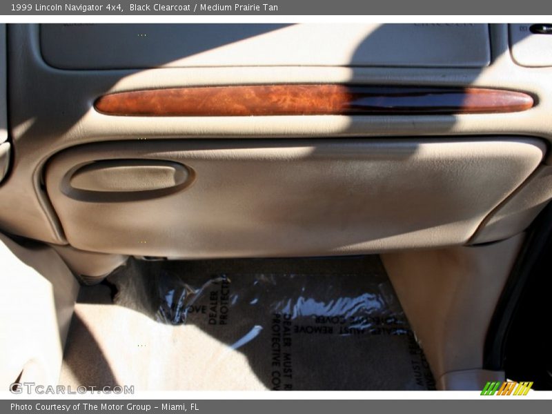 Black Clearcoat / Medium Prairie Tan 1999 Lincoln Navigator 4x4