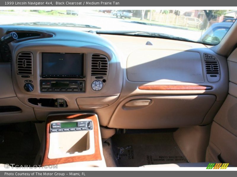 Black Clearcoat / Medium Prairie Tan 1999 Lincoln Navigator 4x4