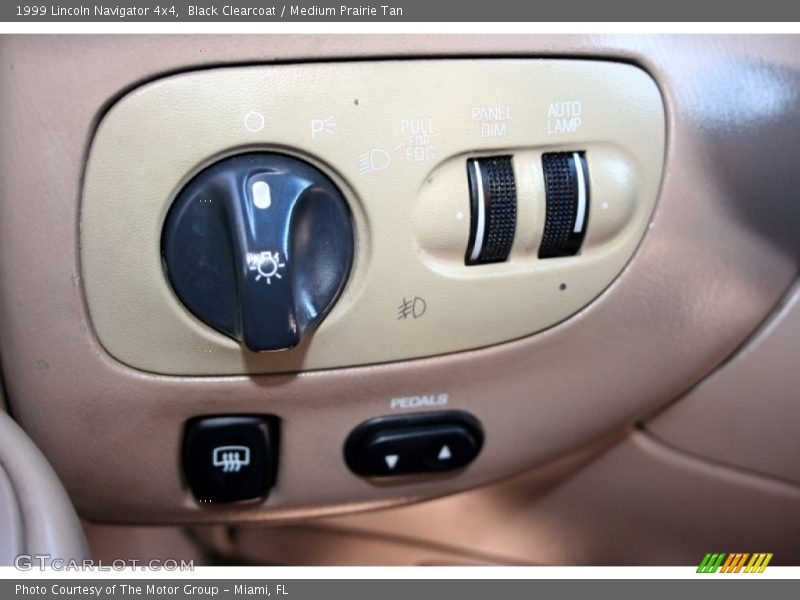 Black Clearcoat / Medium Prairie Tan 1999 Lincoln Navigator 4x4