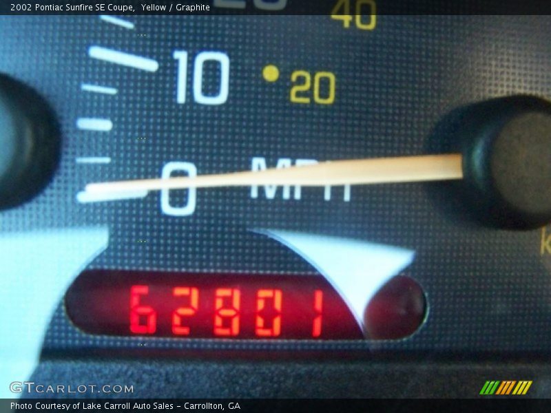 Yellow / Graphite 2002 Pontiac Sunfire SE Coupe