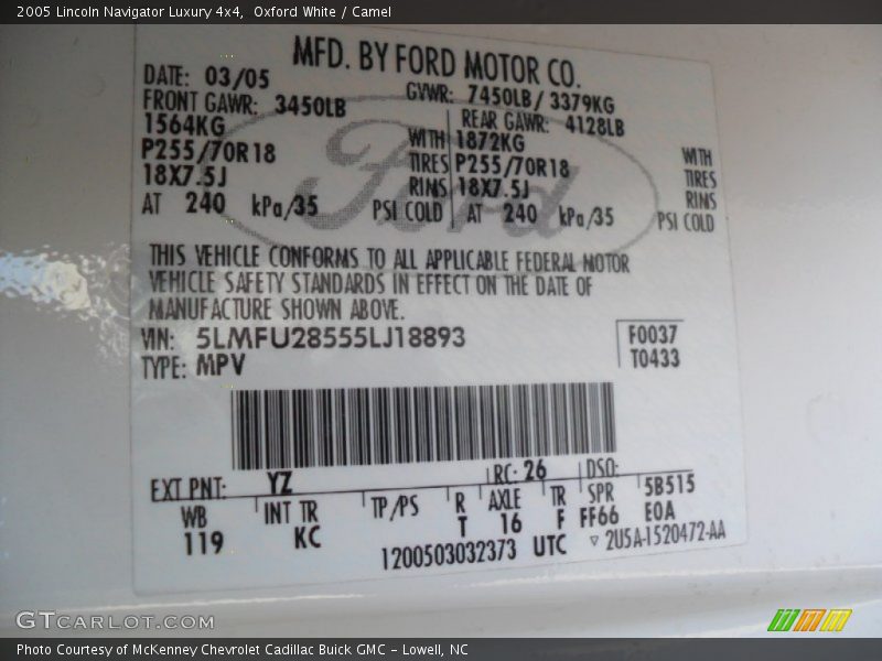Oxford White / Camel 2005 Lincoln Navigator Luxury 4x4