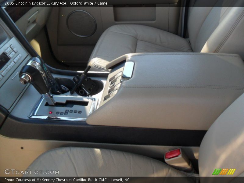 Oxford White / Camel 2005 Lincoln Navigator Luxury 4x4