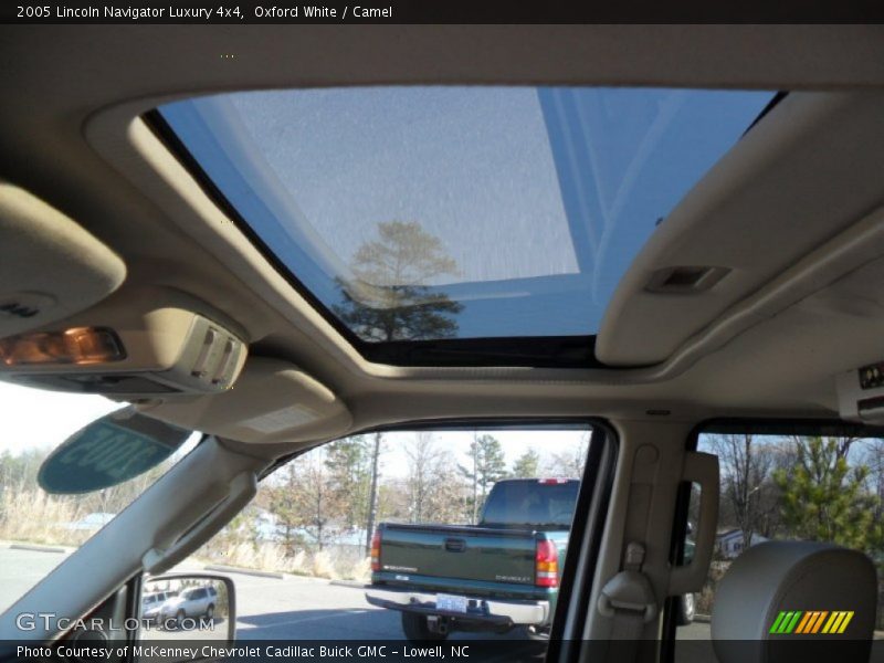 Oxford White / Camel 2005 Lincoln Navigator Luxury 4x4