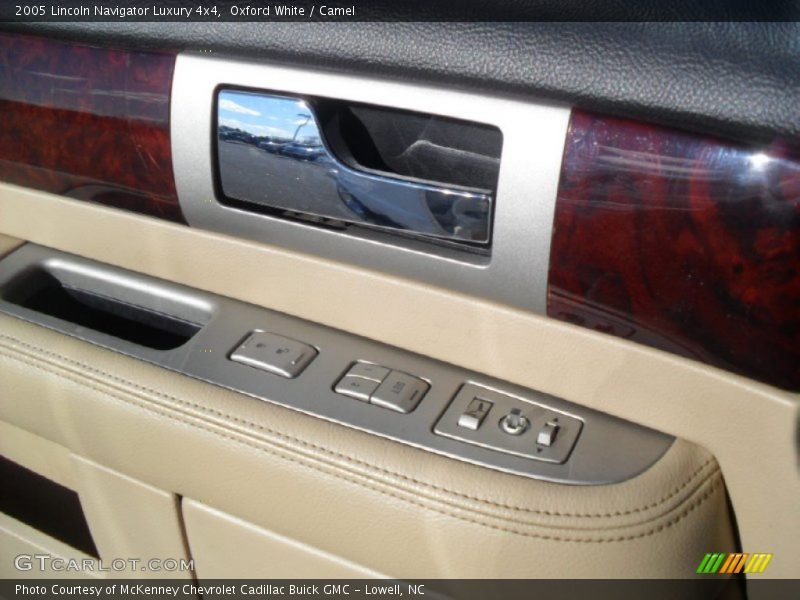 Oxford White / Camel 2005 Lincoln Navigator Luxury 4x4