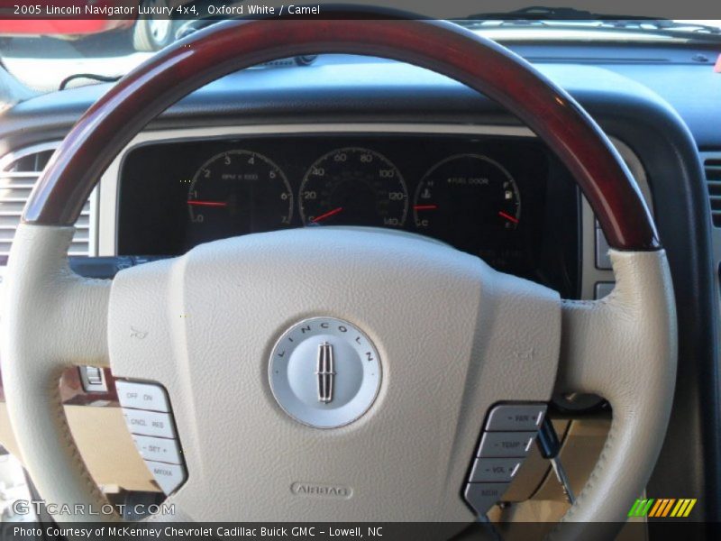 Oxford White / Camel 2005 Lincoln Navigator Luxury 4x4