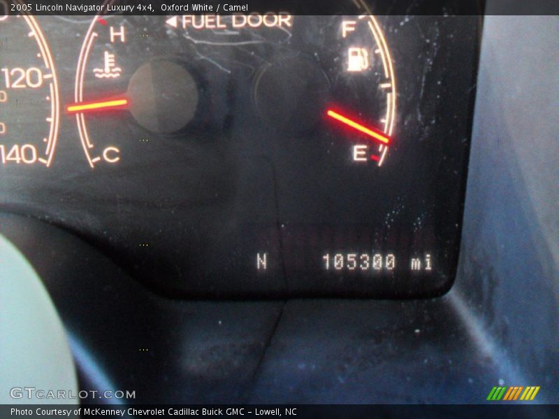 Oxford White / Camel 2005 Lincoln Navigator Luxury 4x4