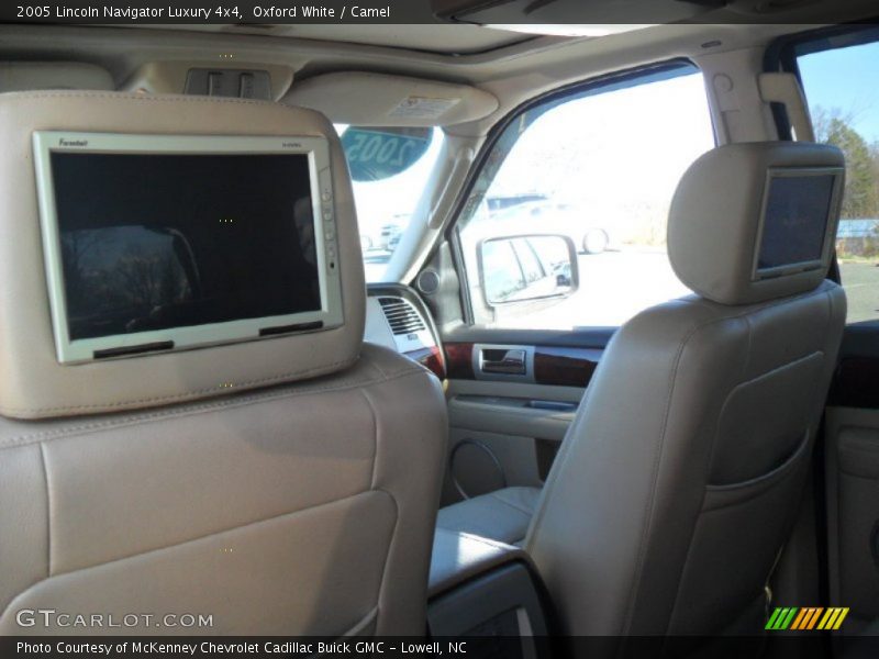 Oxford White / Camel 2005 Lincoln Navigator Luxury 4x4