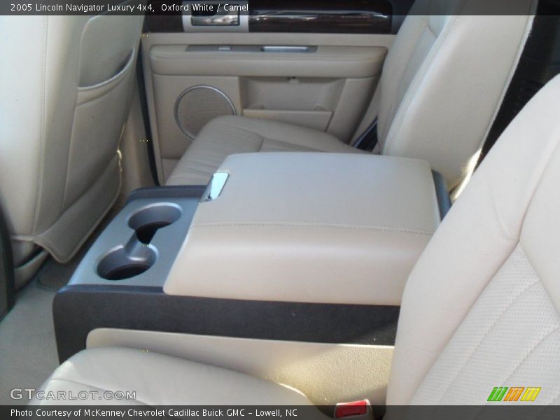 Oxford White / Camel 2005 Lincoln Navigator Luxury 4x4