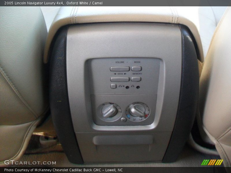 Oxford White / Camel 2005 Lincoln Navigator Luxury 4x4