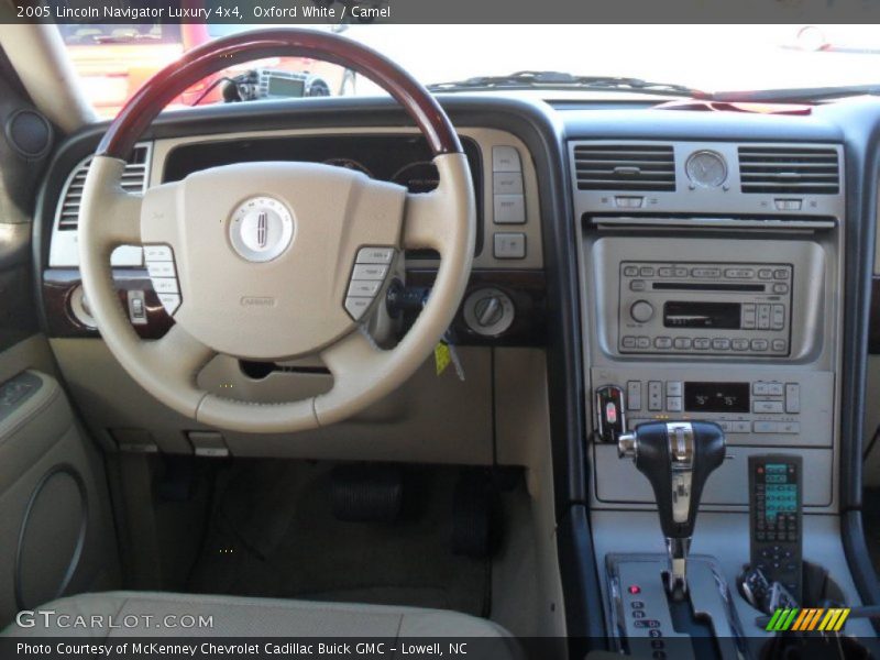 Oxford White / Camel 2005 Lincoln Navigator Luxury 4x4