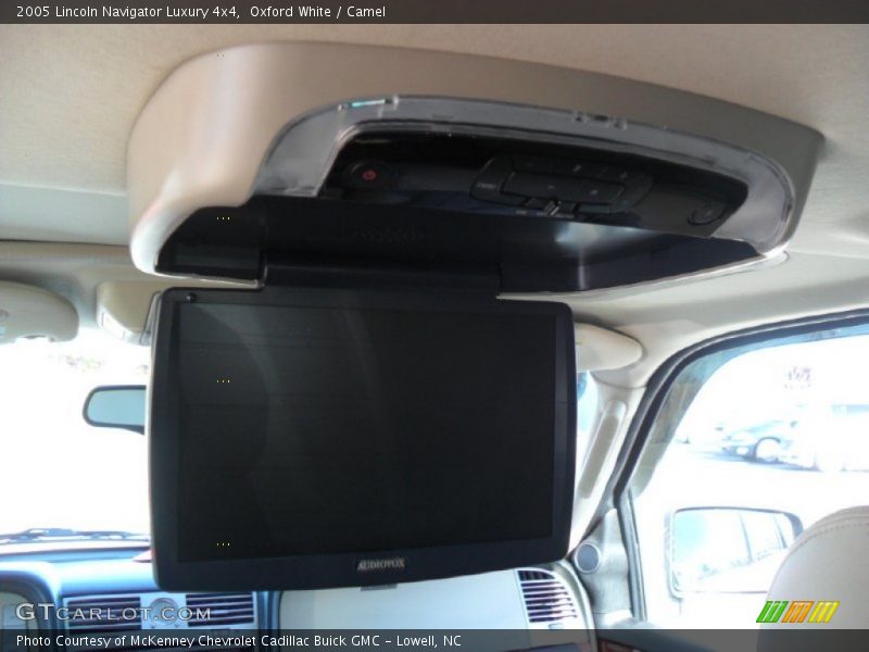 Oxford White / Camel 2005 Lincoln Navigator Luxury 4x4