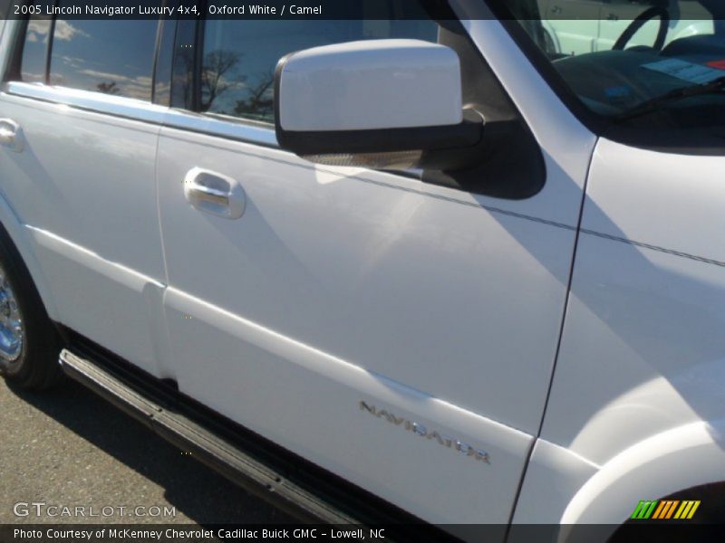 Oxford White / Camel 2005 Lincoln Navigator Luxury 4x4
