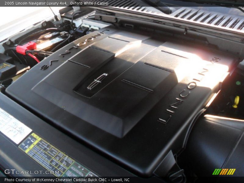 Oxford White / Camel 2005 Lincoln Navigator Luxury 4x4