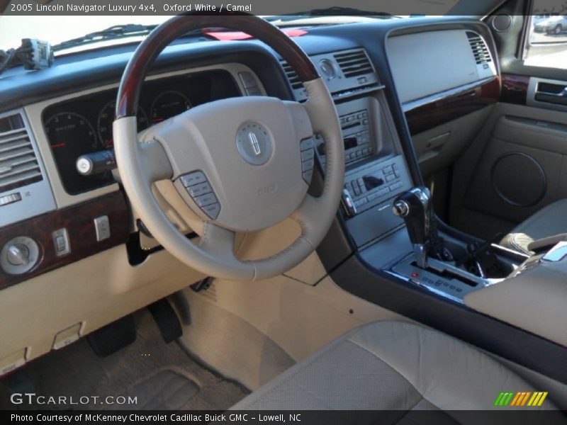 Oxford White / Camel 2005 Lincoln Navigator Luxury 4x4