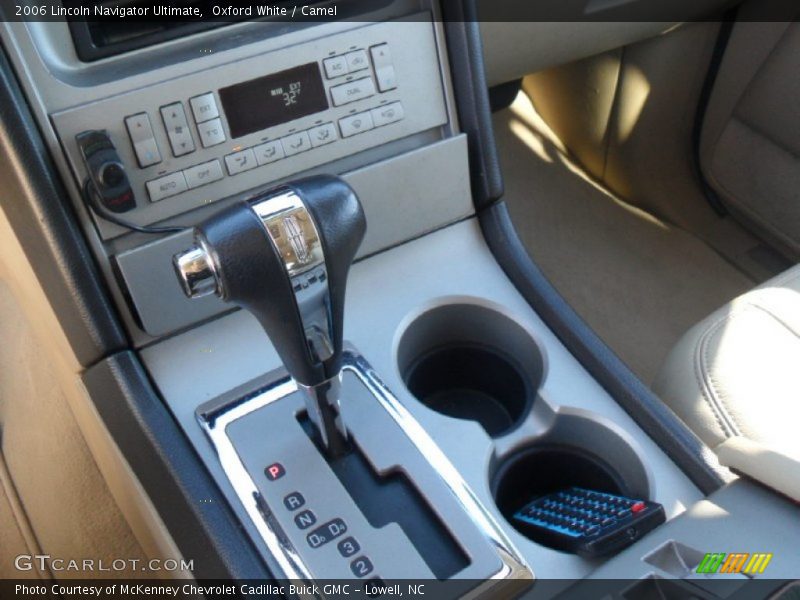 Oxford White / Camel 2006 Lincoln Navigator Ultimate