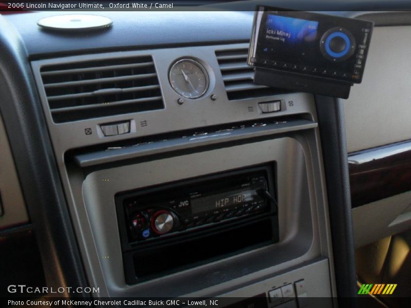 Oxford White / Camel 2006 Lincoln Navigator Ultimate