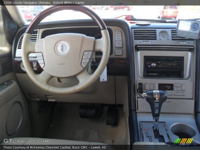 Oxford White / Camel 2006 Lincoln Navigator Ultimate