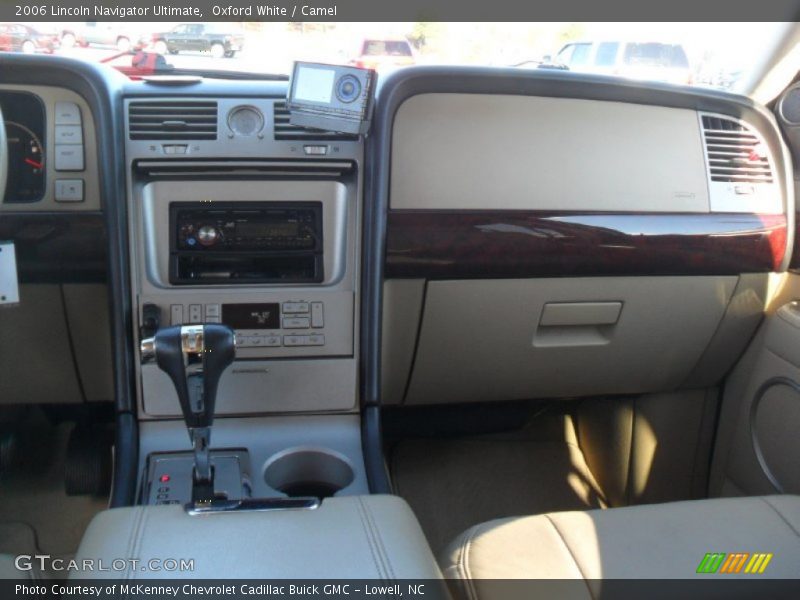 Oxford White / Camel 2006 Lincoln Navigator Ultimate