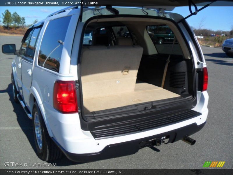 Oxford White / Camel 2006 Lincoln Navigator Ultimate