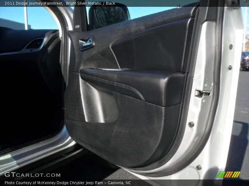Bright Silver Metallic / Black 2011 Dodge Journey Mainstreet
