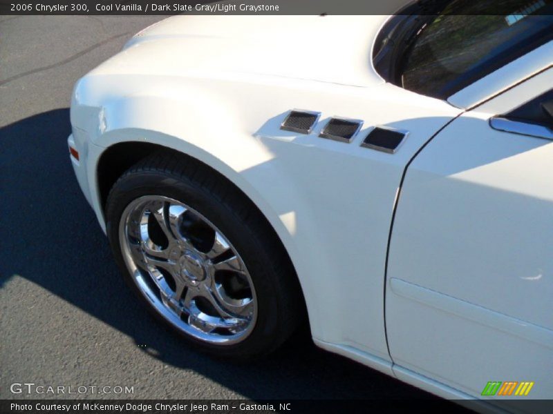 Cool Vanilla / Dark Slate Gray/Light Graystone 2006 Chrysler 300
