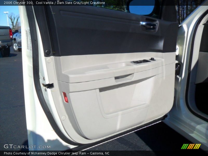 Cool Vanilla / Dark Slate Gray/Light Graystone 2006 Chrysler 300