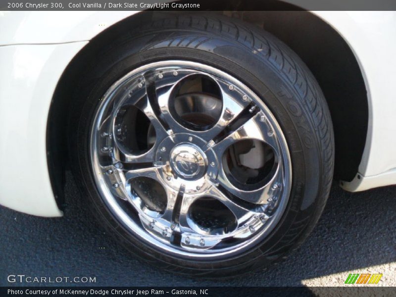 Cool Vanilla / Dark Slate Gray/Light Graystone 2006 Chrysler 300