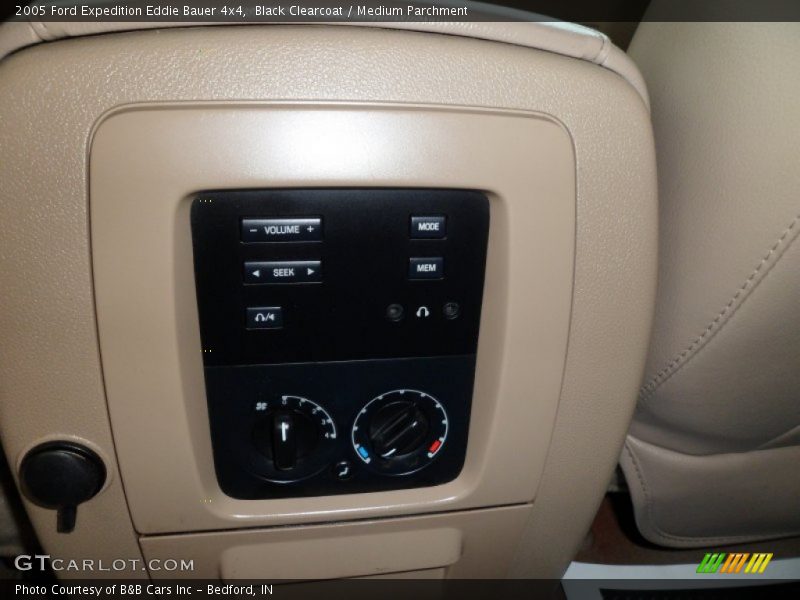 Black Clearcoat / Medium Parchment 2005 Ford Expedition Eddie Bauer 4x4