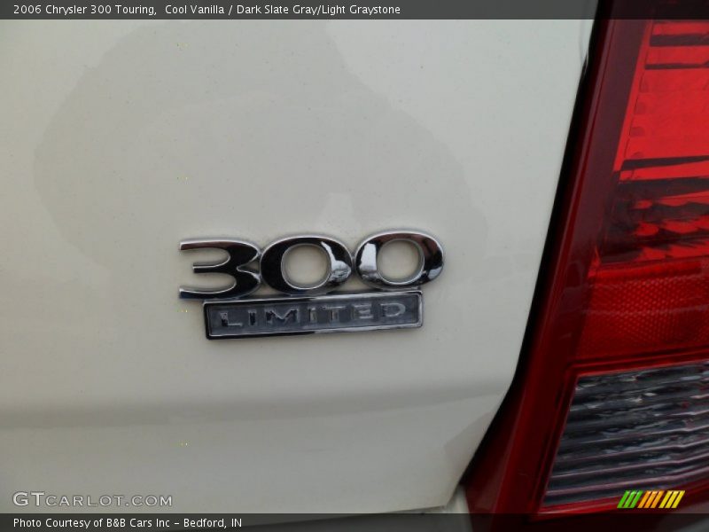 Cool Vanilla / Dark Slate Gray/Light Graystone 2006 Chrysler 300 Touring