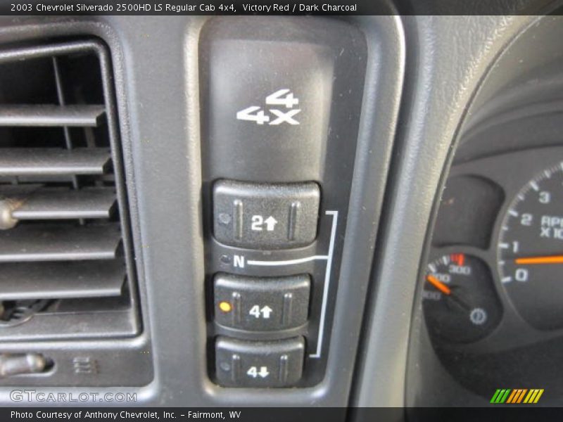 Controls of 2003 Silverado 2500HD LS Regular Cab 4x4
