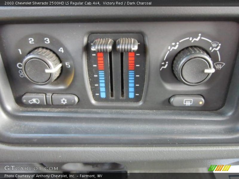 Controls of 2003 Silverado 2500HD LS Regular Cab 4x4