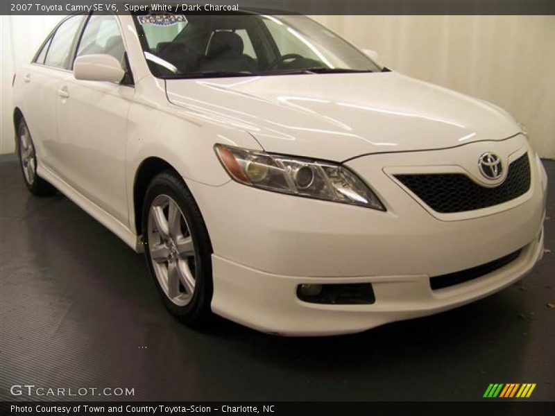 Super White / Dark Charcoal 2007 Toyota Camry SE V6