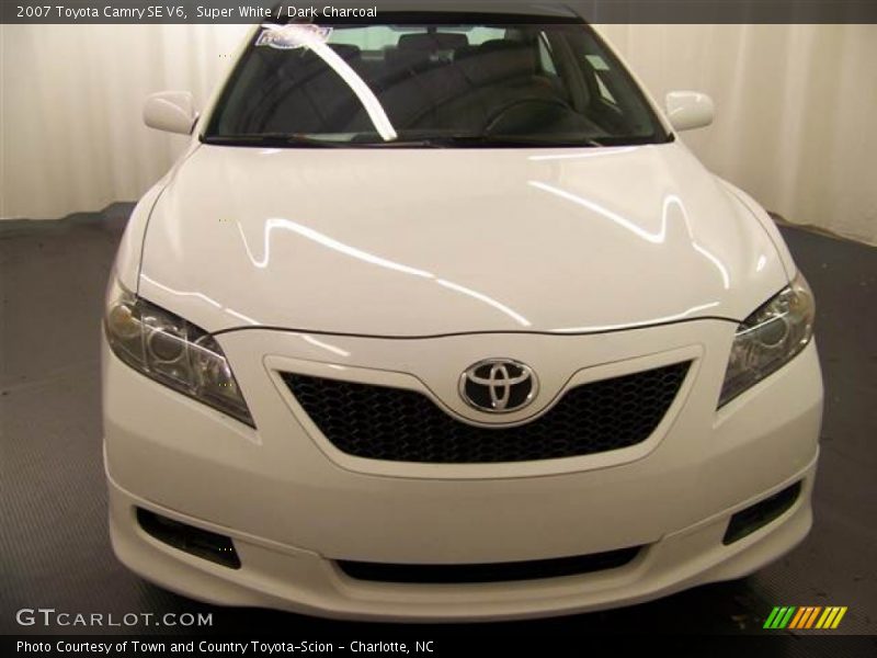 Super White / Dark Charcoal 2007 Toyota Camry SE V6