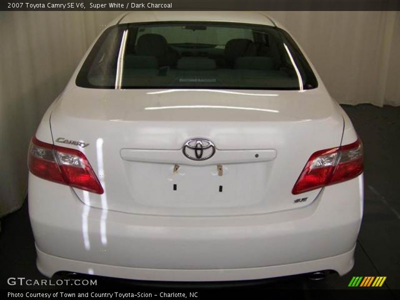 Super White / Dark Charcoal 2007 Toyota Camry SE V6
