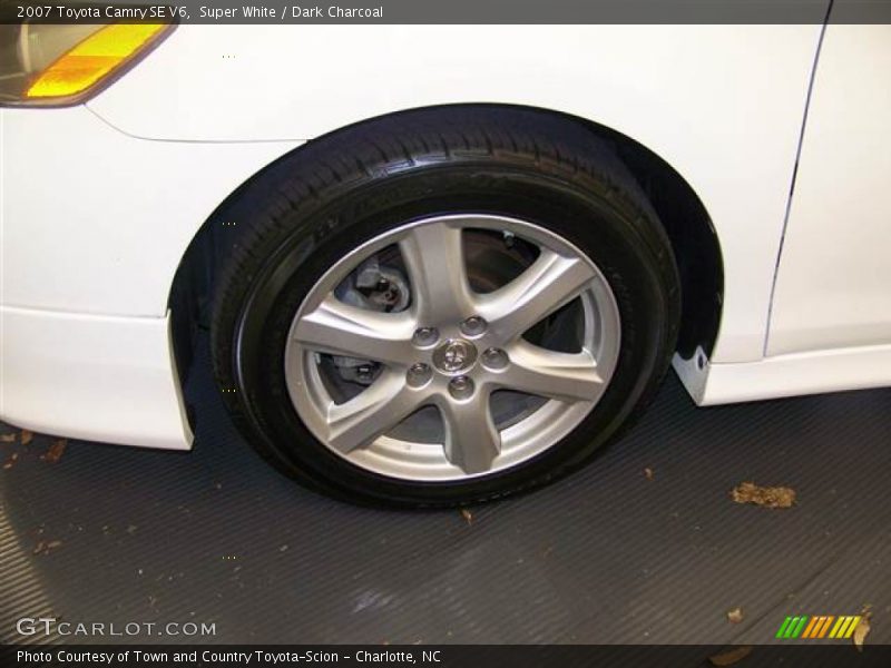 Super White / Dark Charcoal 2007 Toyota Camry SE V6