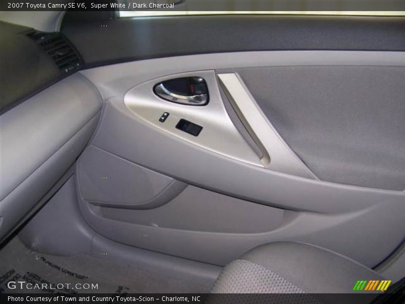 Super White / Dark Charcoal 2007 Toyota Camry SE V6