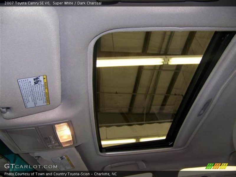 Super White / Dark Charcoal 2007 Toyota Camry SE V6