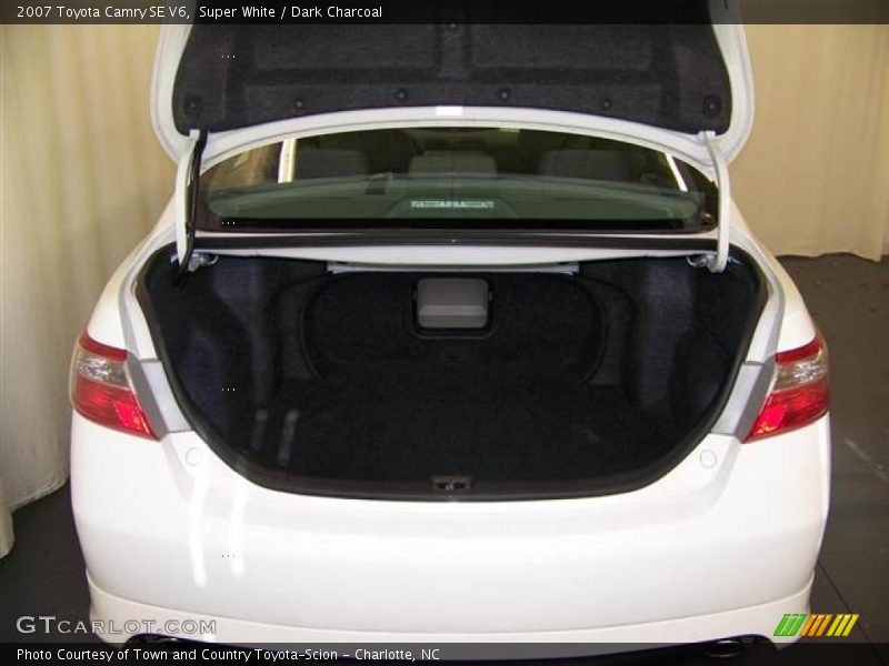 Super White / Dark Charcoal 2007 Toyota Camry SE V6