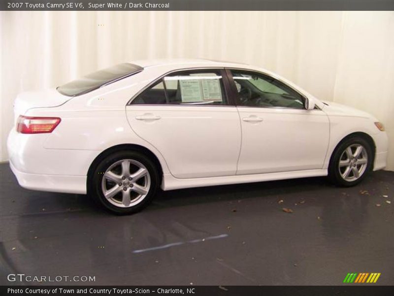 Super White / Dark Charcoal 2007 Toyota Camry SE V6
