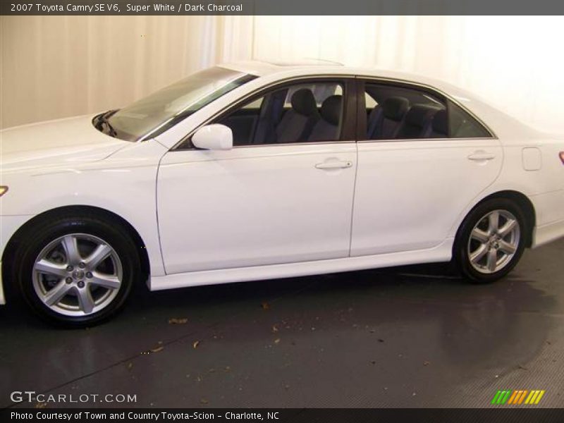 Super White / Dark Charcoal 2007 Toyota Camry SE V6