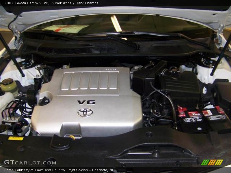 Super White / Dark Charcoal 2007 Toyota Camry SE V6